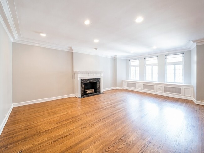 Building Photo - 415 W Aldine Ave