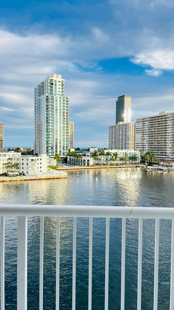 Stunning Waterfront One-Bedroom Apartment with Spectacular Views! - Stunning Waterfront One-Bedroom Apartment with Spectacular Views!