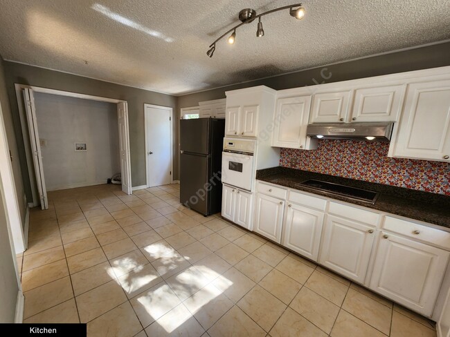 Building Photo - 330 Chapelwhite Rd