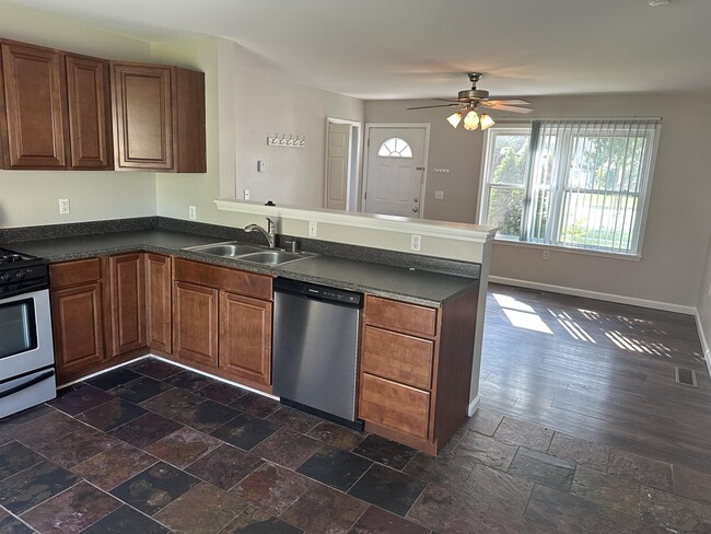 Photo - 1030 N Maple Rd House