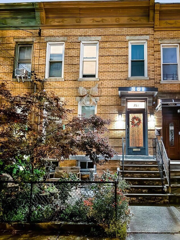 Foto principal - 391 Woodlawn Ave