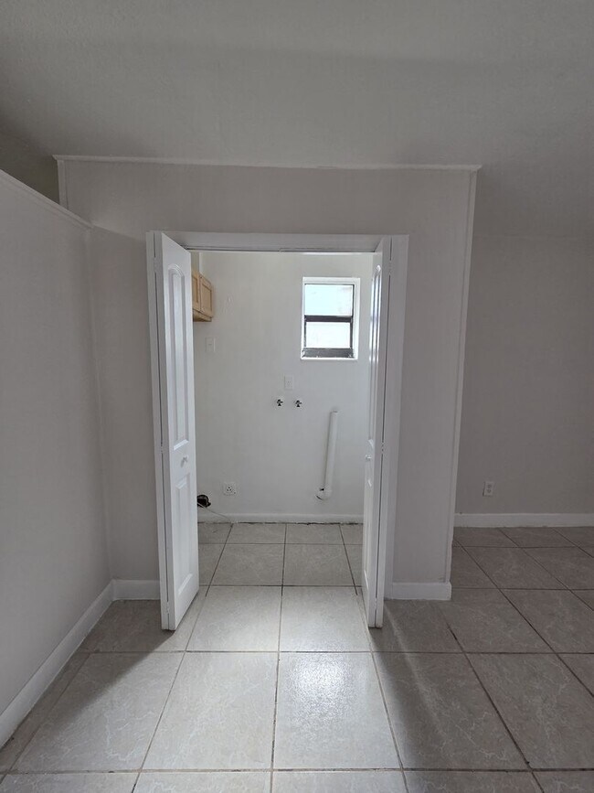 Foto del edificio - 2127 NW 7th St