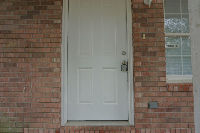 Foto del edificio - 6115 Willow Ln N