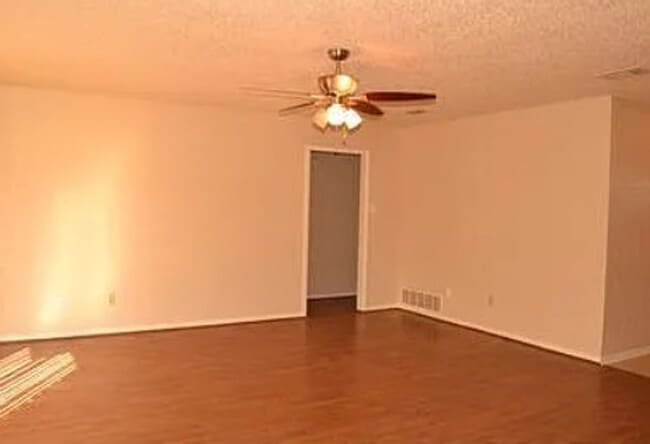 Foto del edificio - AVAILABLE SOON!