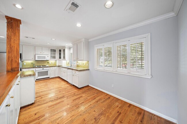 Foto del edificio - 3115 Glen Haven Blvd