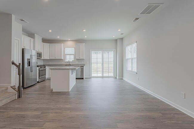 Building Photo - 3 Bedroom 2.5 Bathroom End Unit at Brookwo...