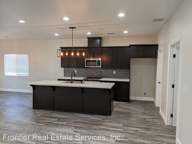 Building Photo - 4 br, 2 bath House - 1025 Ocean Ave