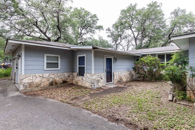 Building Photo - 726 Encino Drive