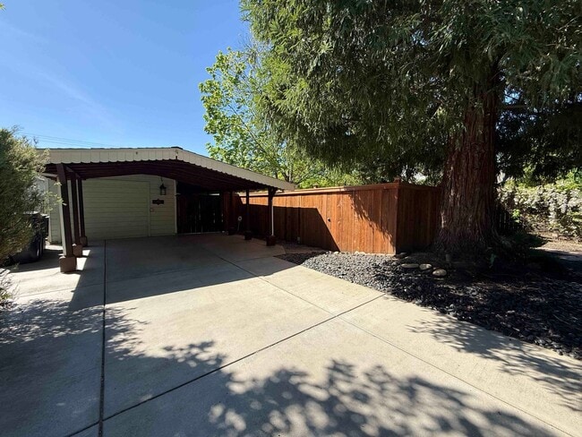 Photo - Charming Land Park 2 Bedroom House