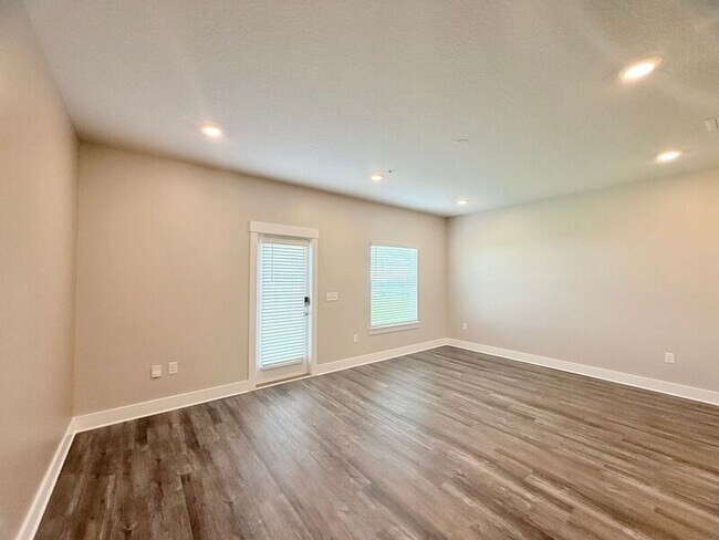 Foto del edificio - 1504 Iroquois Ct