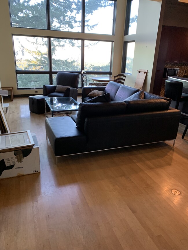 Building Photo - 45 Nansen Summit