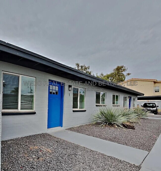 Building Photo - 1302 E Vista Ave
