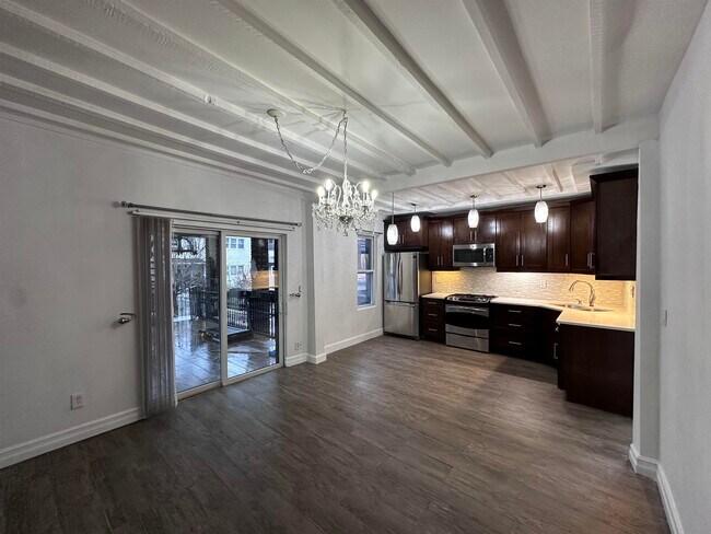 Building Photo - 216 53rd St