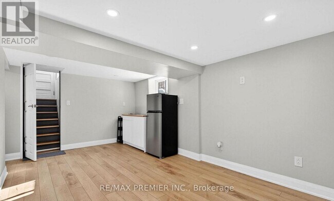 Photo du bâtiment - BASEMENT - 4848 SECOND AVENUE