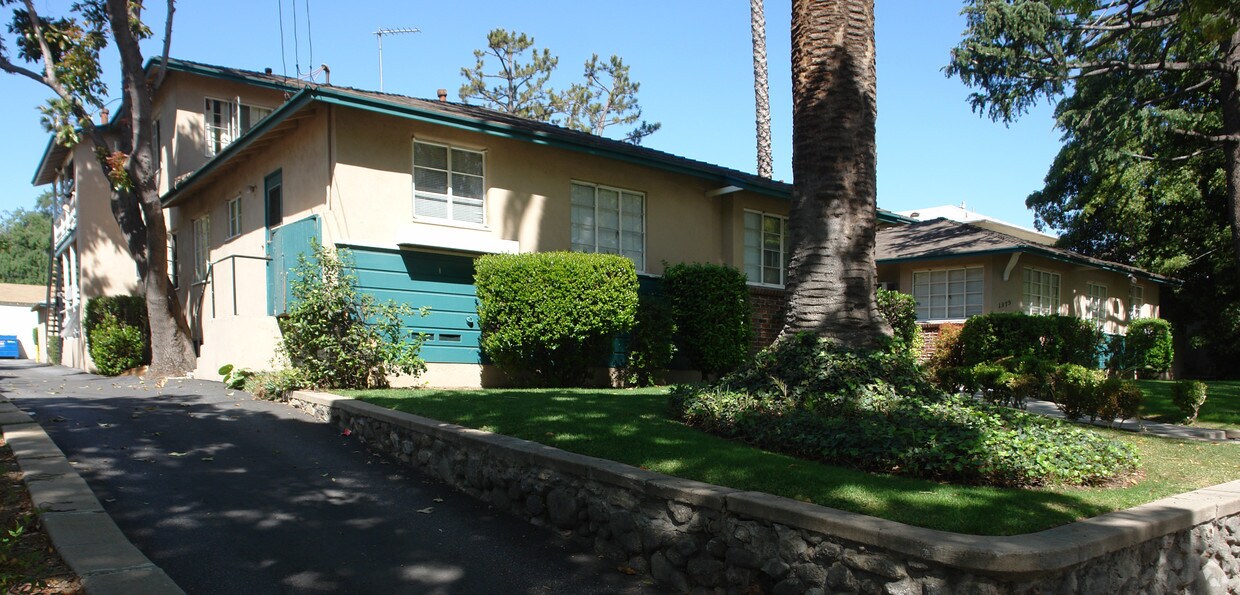 Foto del edificio - 1375 N Los Robles Ave