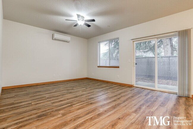 Building Photo - Newer 2BD Duplex in Great Washougal Locati...