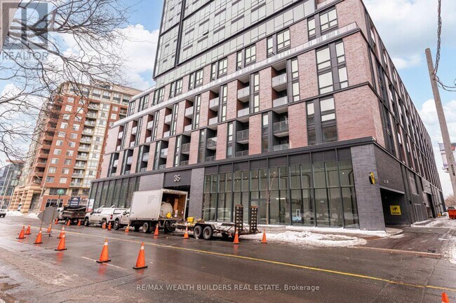 Photo du bâtiment - 35 Parliament St