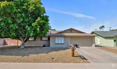 Building Photo - 439 E Malibu Dr