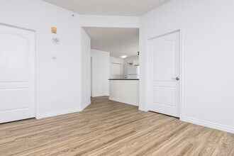 Building Photo - Grand Central Manor