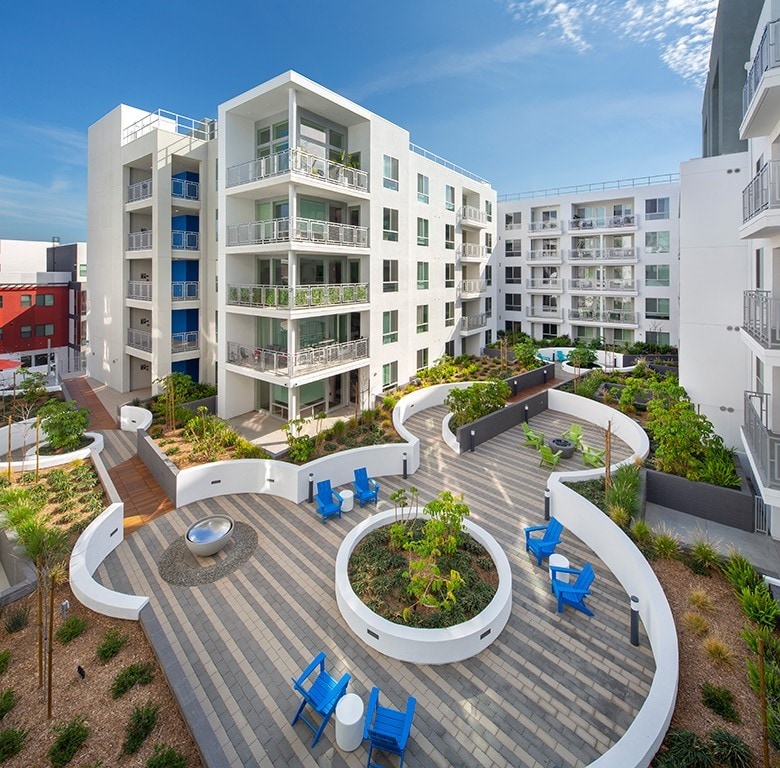 The Q Variel Apartments in Woodland Hills, CA Westside Rentals