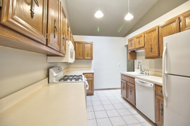 Building Photo - 1408 Peachtree Ln