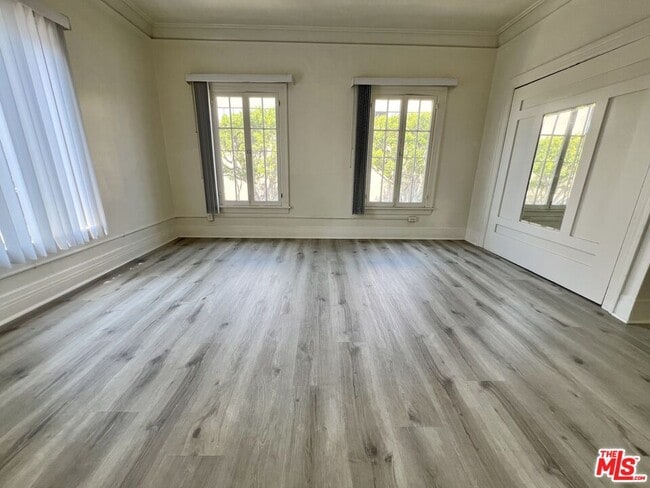 Foto del edificio - 946 S Burlington Ave