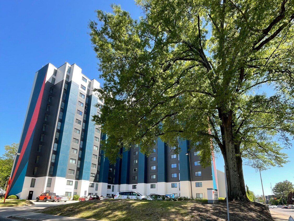 The Monarch on Highland 274 S Highland St Memphis, TN Apartments