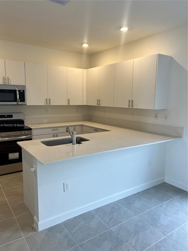 Building Photo - Southwest 232nd Lane, Princeton, FL 33032 - 3 BR 2.5 BA Townhouse