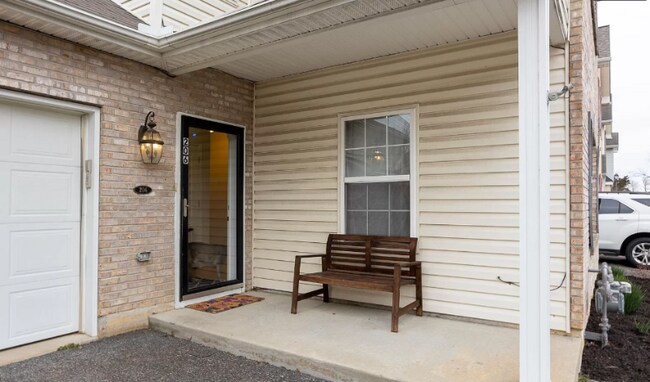 Building Photo - 206 Camerton Ln