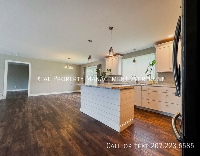 Building Photo - Spacious & Modern 3-Bedroom 2.5-Bathroom C...