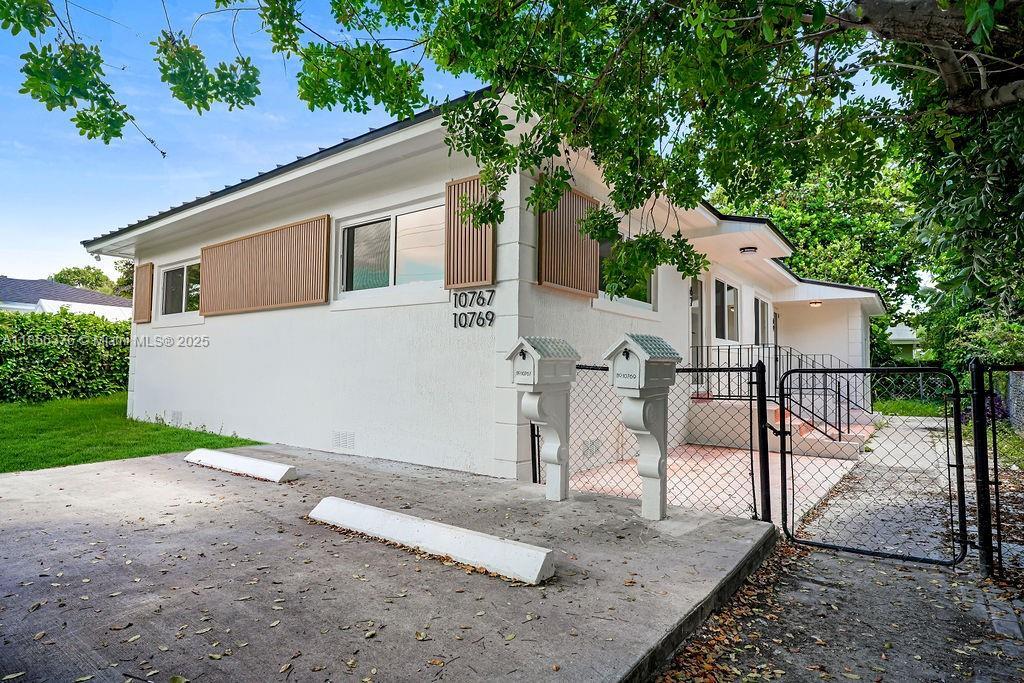 Primary Photo - 10769 NE 2nd Ave