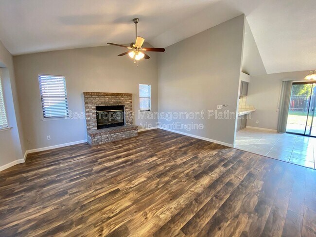 Foto del edificio - 391 Armstrong Ave
