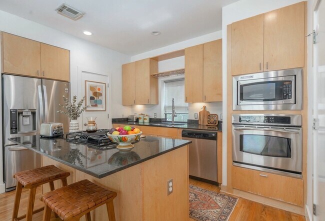 Foto del edificio - 4302 Spencer St