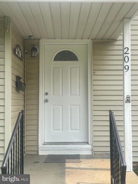 Photo - 209 Maine Avenue Unit House