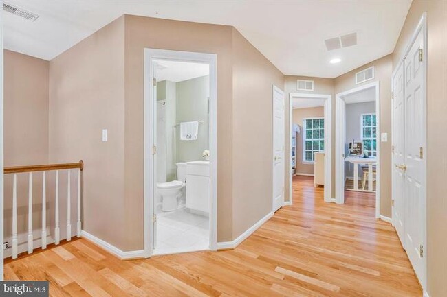 Foto del edificio - 4541 Monmouth St