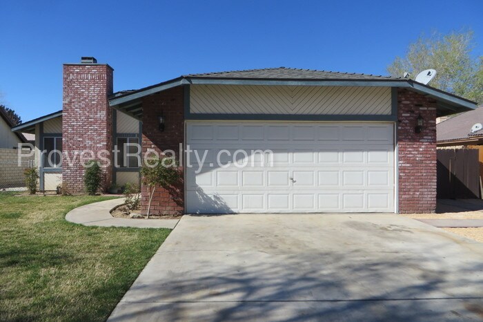 Primary Photo - 3 Bed, 2 Bath Spring Valley Lake Home!!!