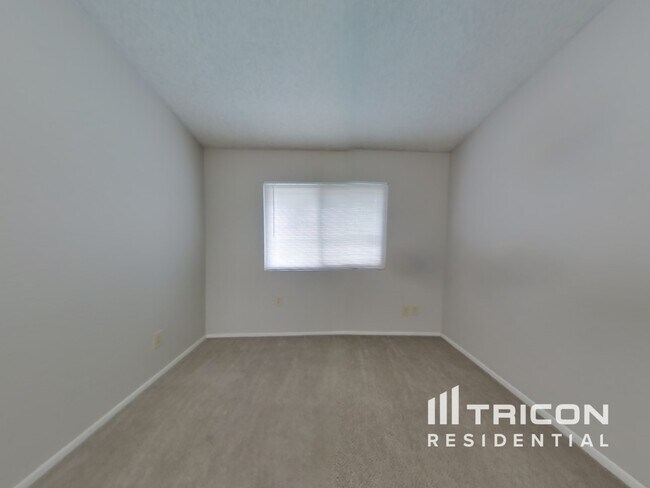 Building Photo - 5212 N 69th Ave