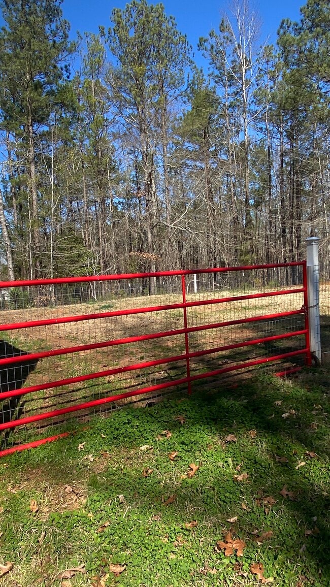 Photo - 476 Lee Road 799 House