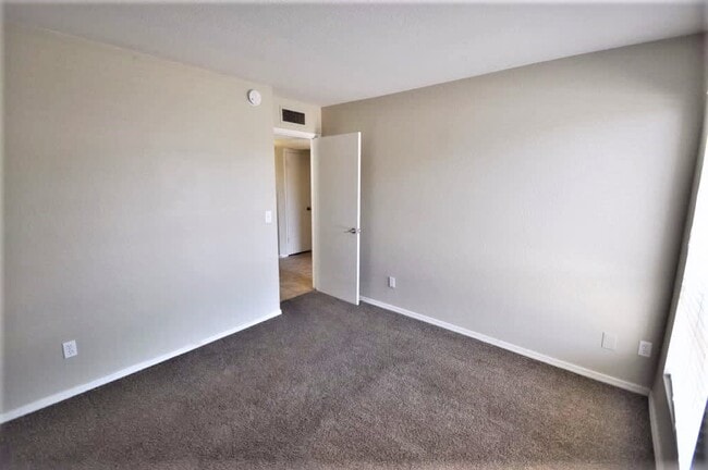 Building Photo - 4619 W Saguaro Dr