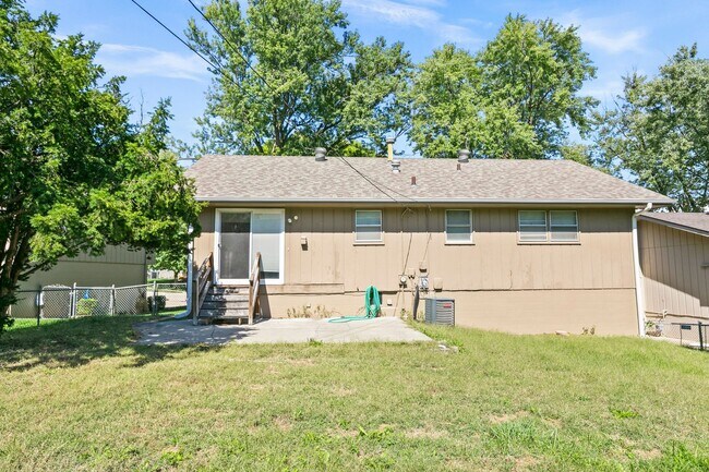 Foto del edificio - Stylish 3-Bed, 2-Bath Renovated Home with ...