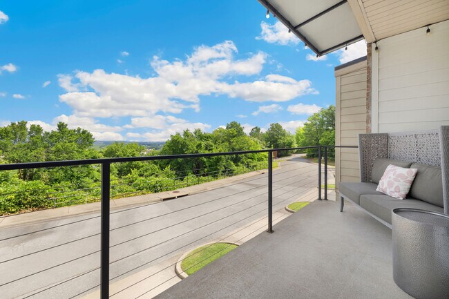 Building Photo - 313 E Noble Ln