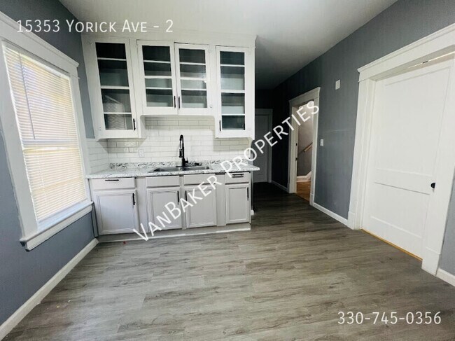Foto del edificio - 15353 Yorick Ave