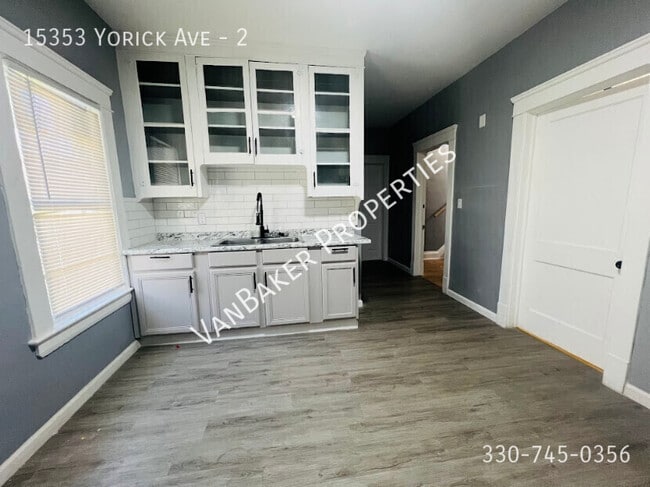 Building Photo - 15353 Yorick Ave