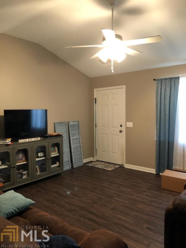 Foto del edificio - 623 Sweetheart Ln