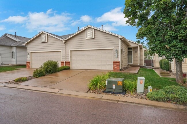 Building Photo - Updated 3BR Condo w/ Vaulted Ceilings + 2-...