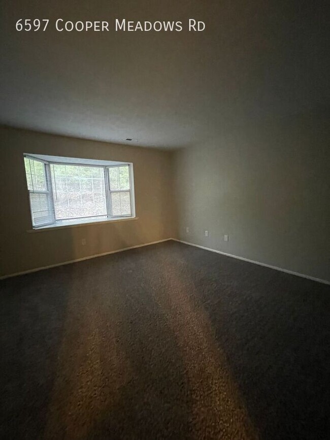 Building Photo - 2 Bed 2.5 Bath - Updated, Scenic, Convenient