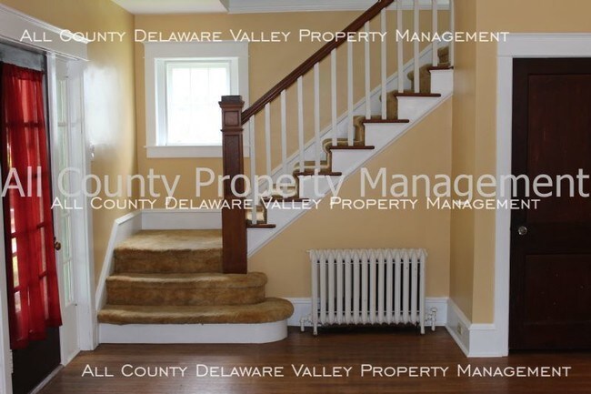 Building Photo - 25 Manor Rd