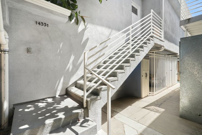 Building Photo - 14531 Dickens St