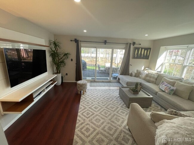 Foto del edificio - 399 Hadleigh Ln