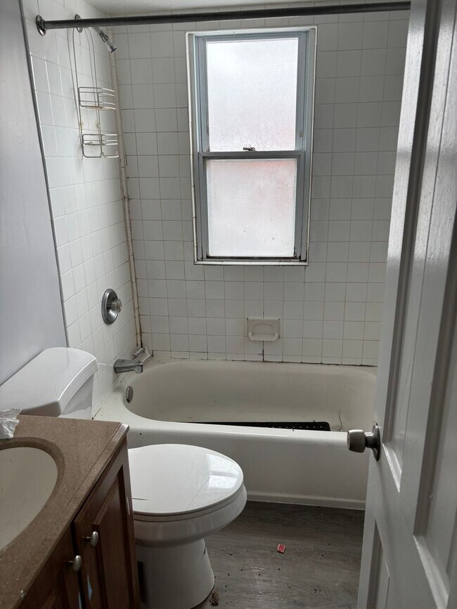 Foto del edificio - Euclid single home